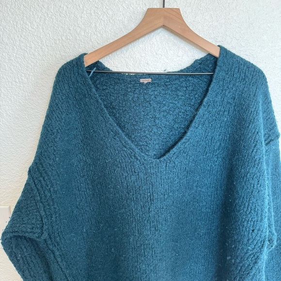 Free People Women's S Lofty Chunky Boucle Knit Oversized Drop Shoulder Sweater - Picture 3 of 10